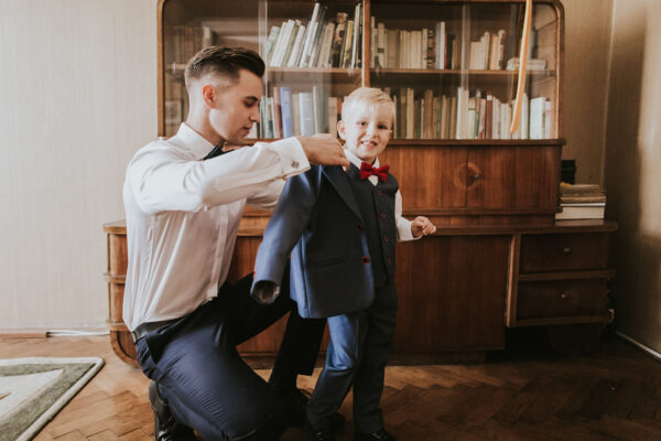 przygotowania ślubne w Warszawie, first look, detale z przygotowań ślubnych