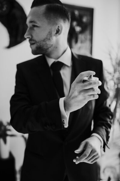 przygotowania ślubne w Warszawie, first look, detale z przygotowań ślubnych