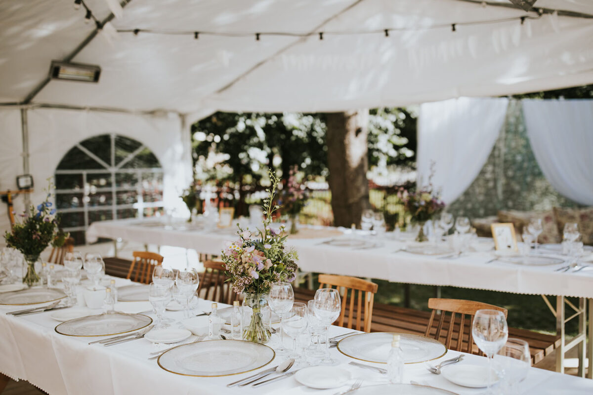 ślub w Rabce-Zdrój, first look w ogrodzie, kościół pw. św. Teresy od Dzieciątka Jezus