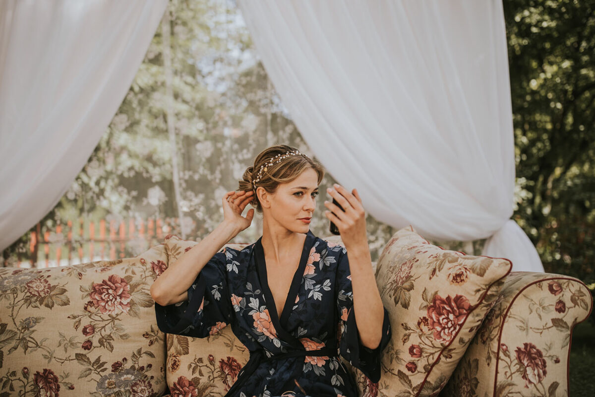 ślub w Rabce-Zdrój, first look w ogrodzie, kościół pw. św. Teresy od Dzieciątka Jezus