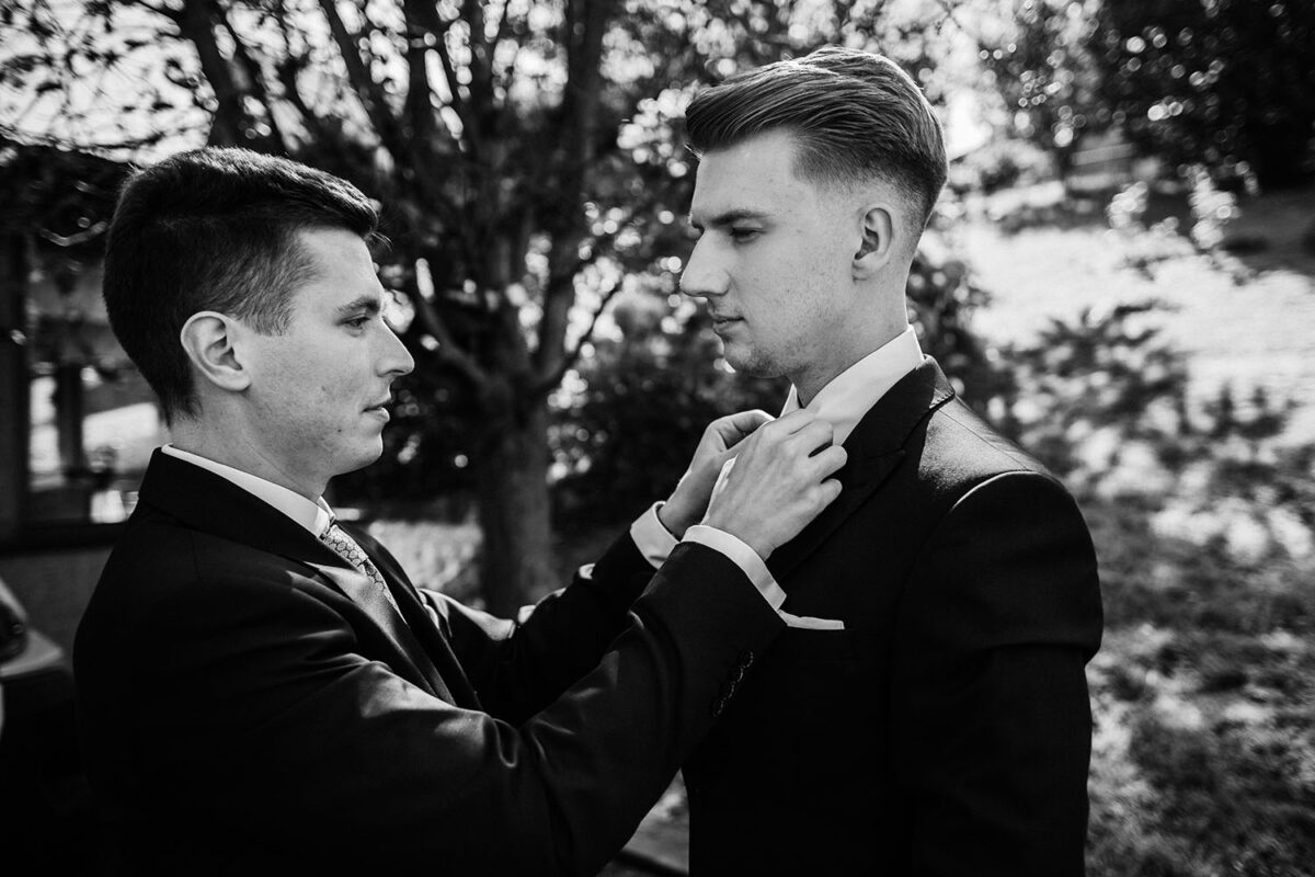 ślub w Rabce-Zdrój, first look w ogrodzie, kościół pw. św. Teresy od Dzieciątka Jezus