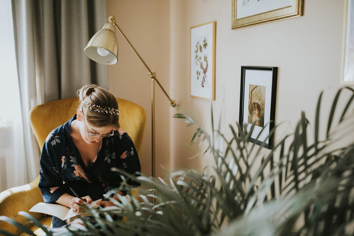 ślub w Rabce-Zdrój, first look w ogrodzie, kościół pw. św. Teresy od Dzieciątka Jezus