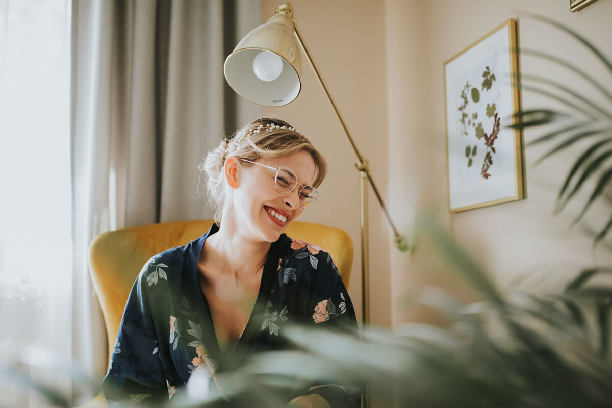 ślub w Rabce-Zdrój, first look w ogrodzie, kościół pw. św. Teresy od Dzieciątka Jezus