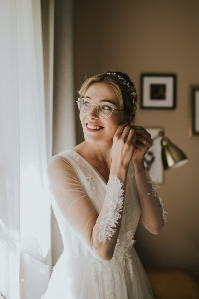 przygotowania ślubne w Warszawie, first look, detale z przygotowań ślubnych