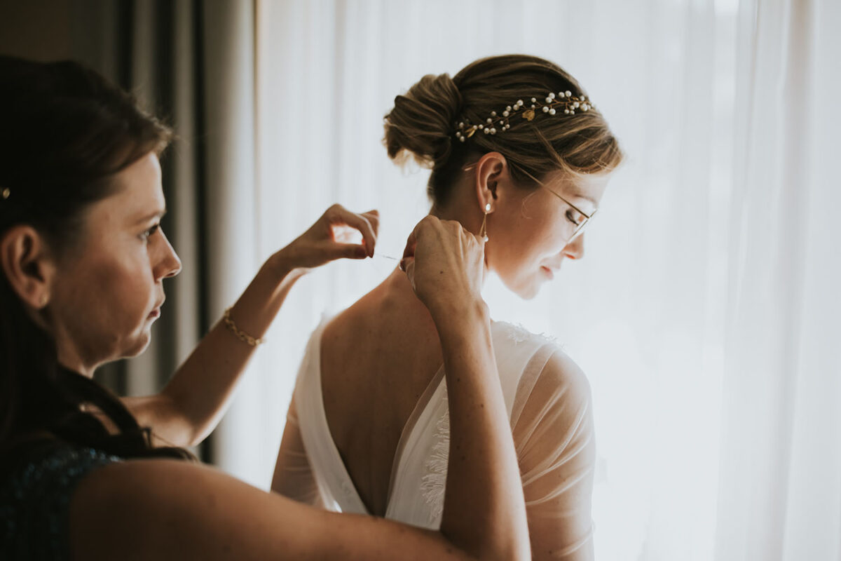 ślub w Rabce-Zdrój, first look w ogrodzie, kościół pw. św. Teresy od Dzieciątka Jezus