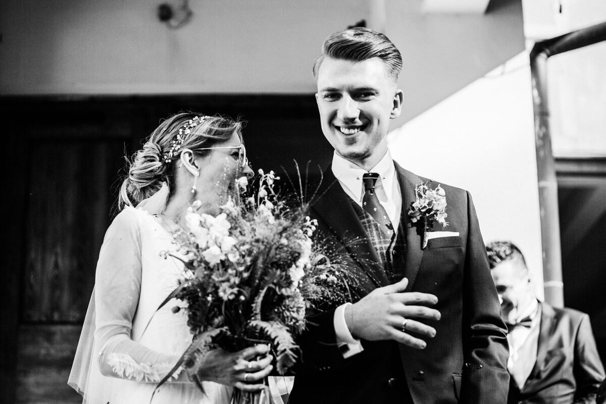 ślub w Rabce-Zdrój, first look w ogrodzie, kościół pw. św. Teresy od Dzieciątka Jezus