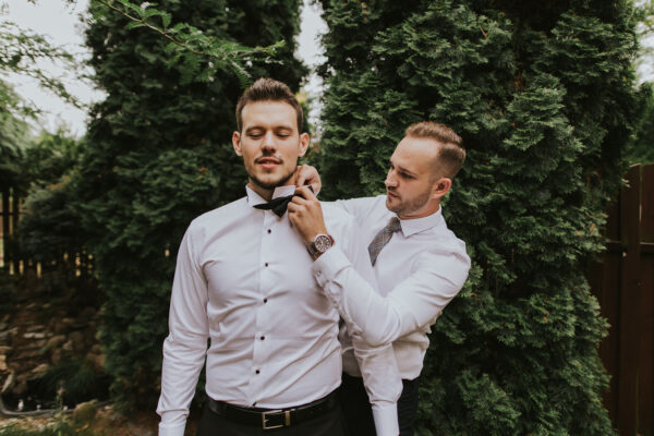 przygotowania ślubne w Warszawie, first look, detale z przygotowań ślubnych