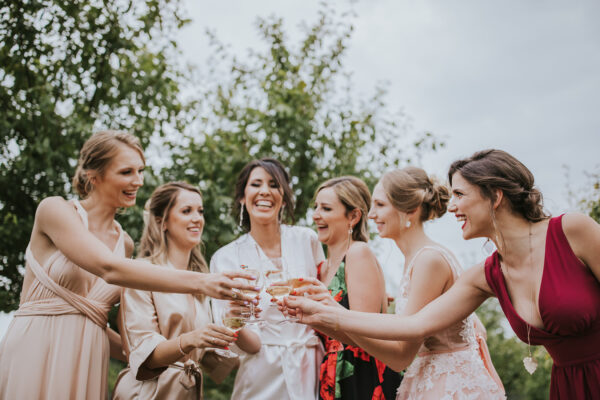 przygotowania ślubne w Warszawie, first look, detale z przygotowań ślubnych