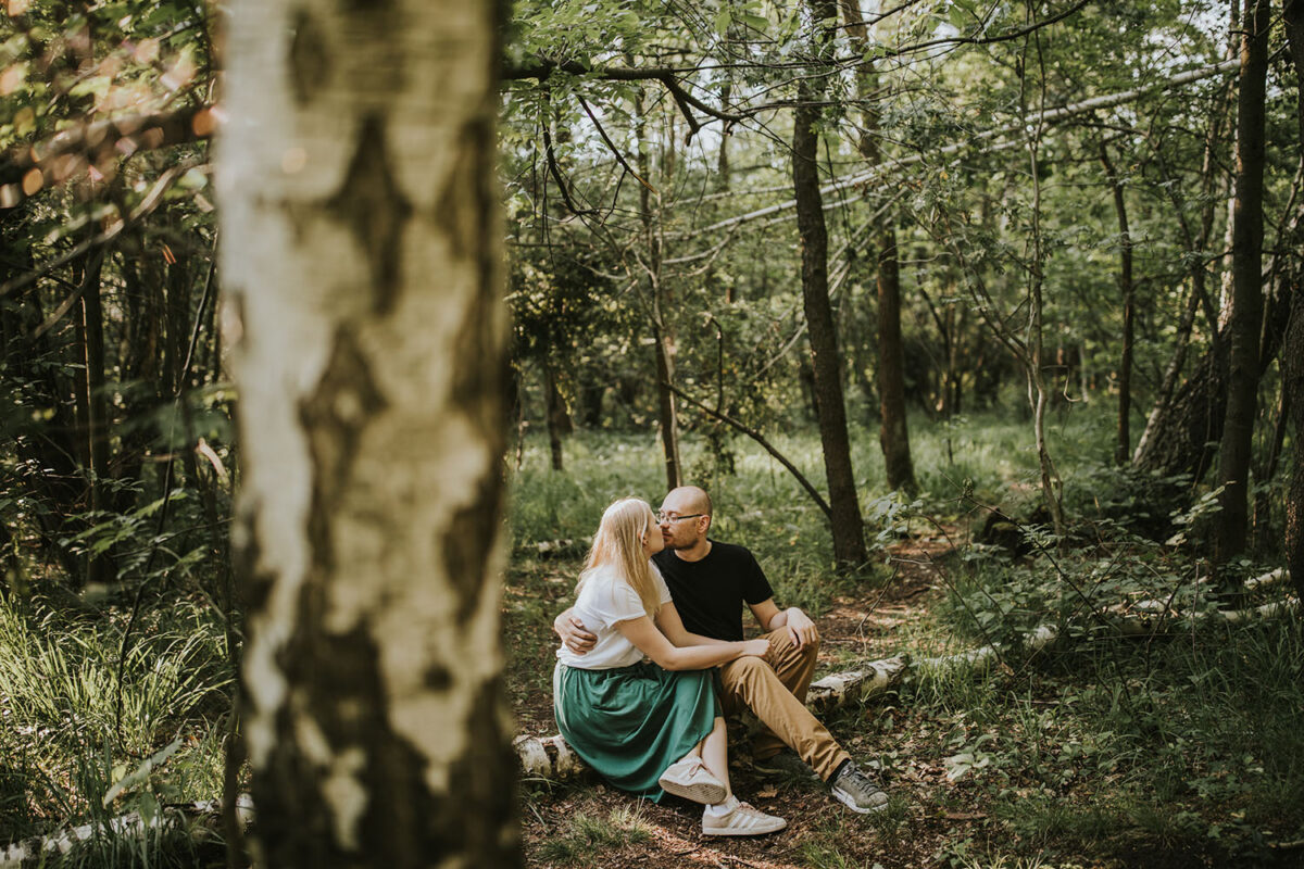sesja narzeczeńska w Warszawie, sesja narzeczeńska w lesie