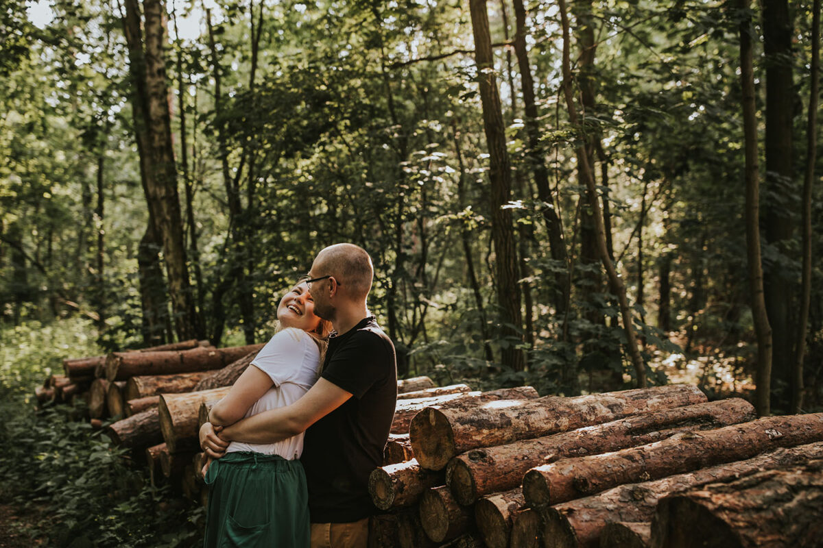 sesja narzeczeńska w Warszawie, sesja narzeczeńska w lesie