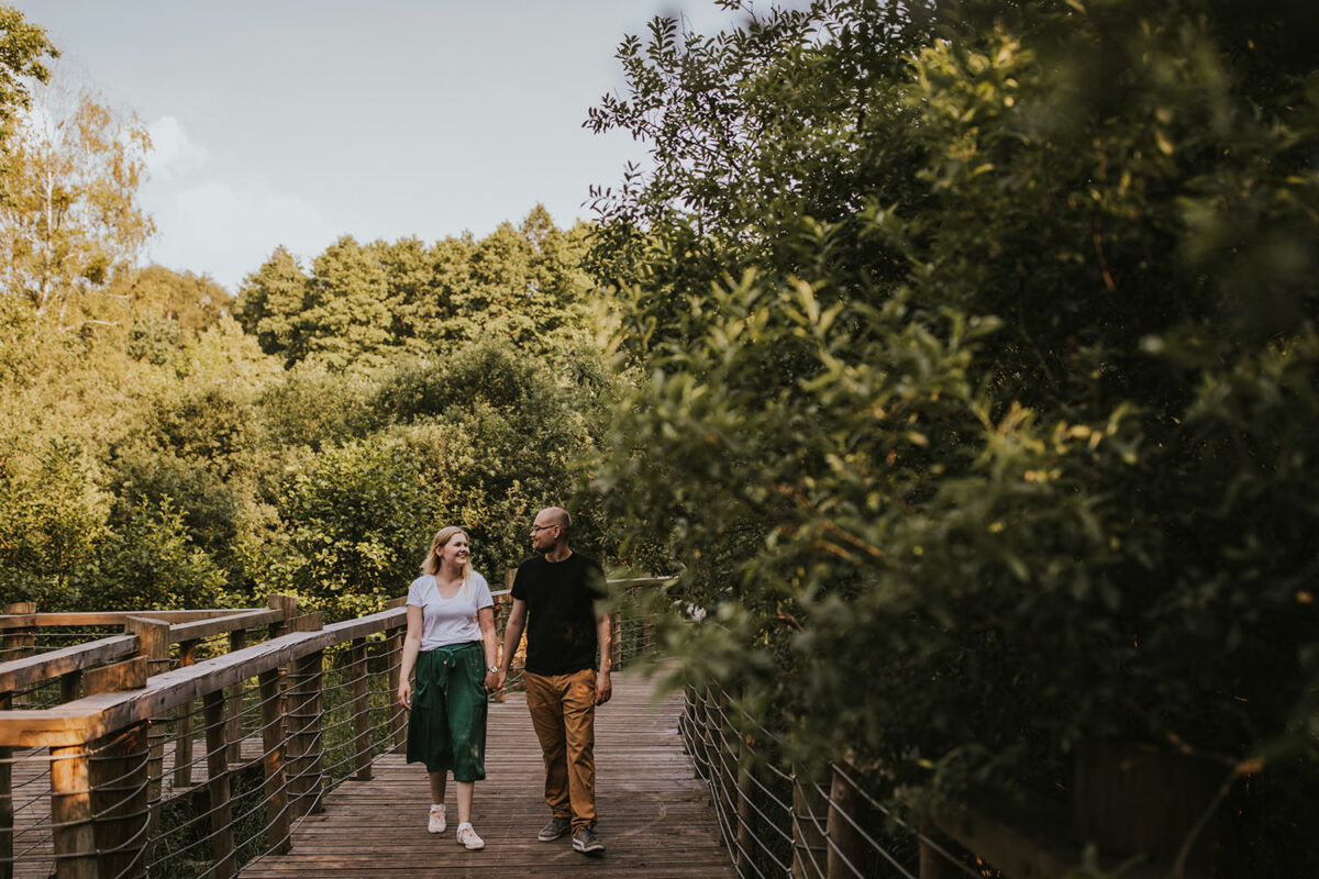 sesja narzeczeńska w Warszawie, sesja narzeczeńska w lesie