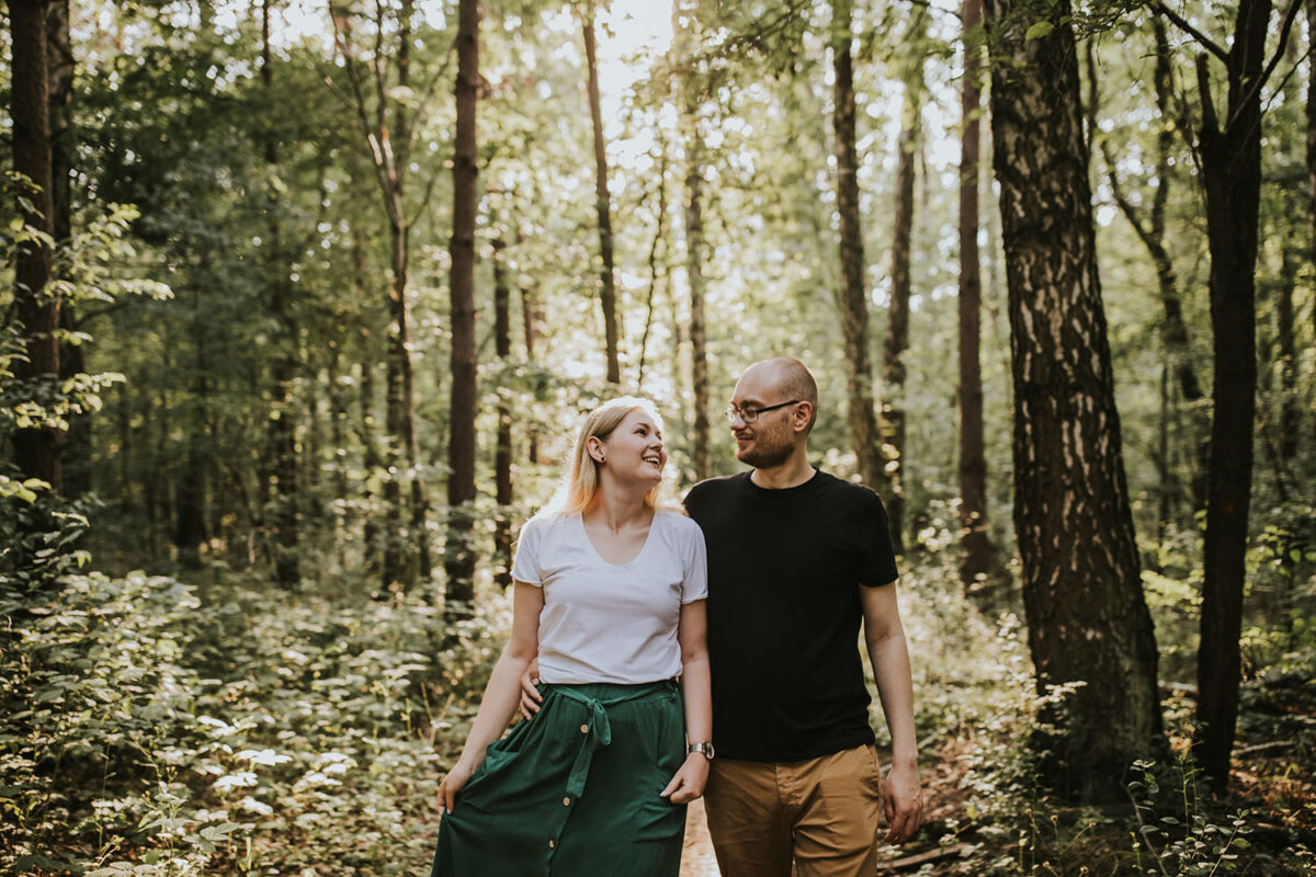 sesja narzeczeńska w Warszawie, sesja narzeczeńska w lesie