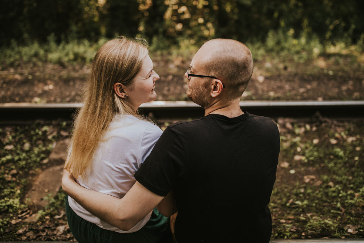 sesja narzeczeńska w Warszawie, sesja narzeczeńska w lesie