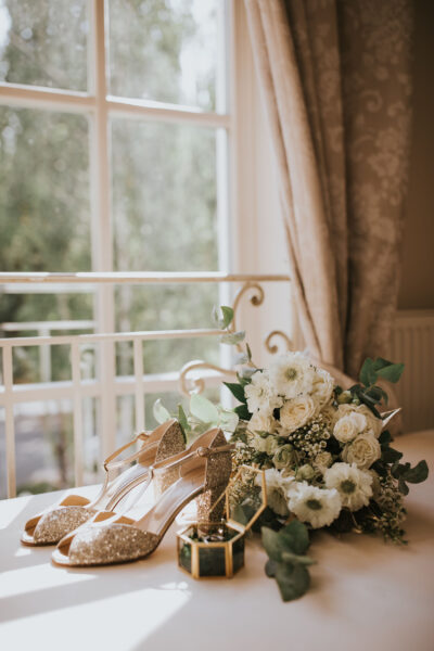 przygotowania ślubne w Warszawie, first look, detale z przygotowań ślubnych