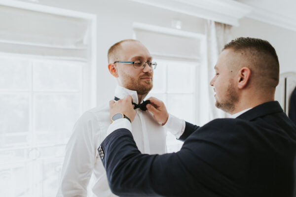 przygotowania ślubne w Warszawie, first look, detale z przygotowań ślubnych