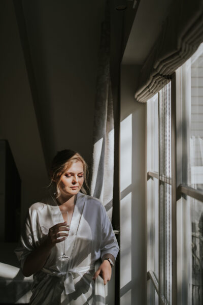 przygotowania ślubne w Warszawie, first look, detale z przygotowań ślubnych