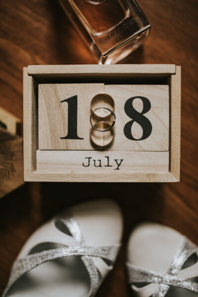 przygotowania ślubne w Warszawie, first look, detale z przygotowań ślubnych