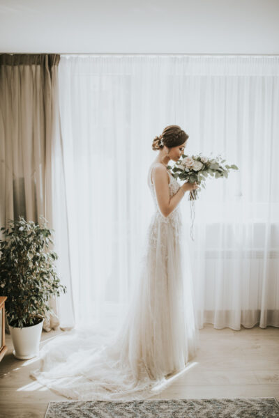 przygotowania ślubne w Warszawie, first look, detale z przygotowań ślubnych