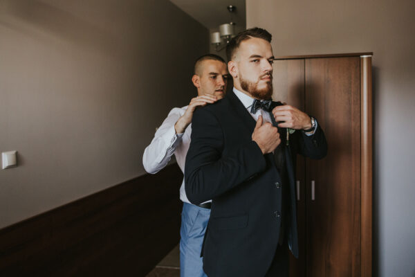 przygotowania ślubne w Warszawie, first look, detale z przygotowań ślubnych