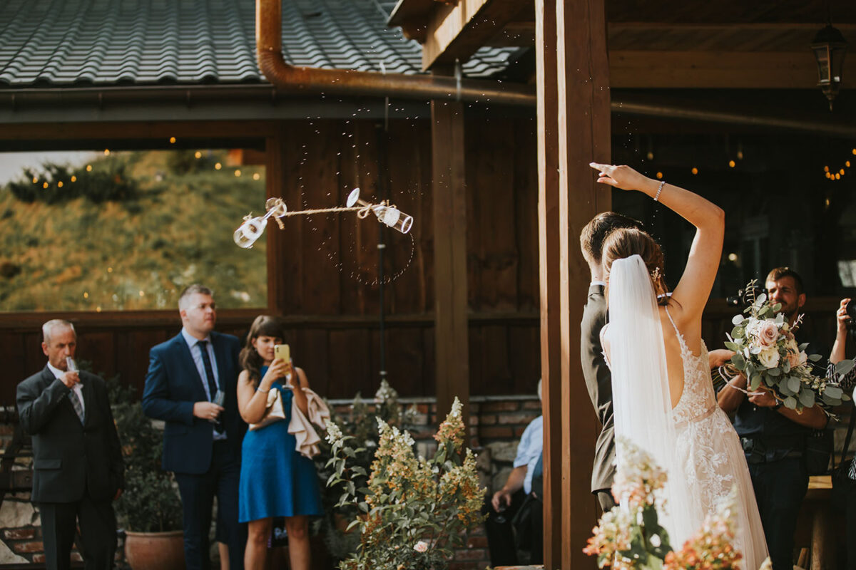 wesele w Dworzyszcze Wola, wesele w Krakowie, pierwszy taniec z konfetti