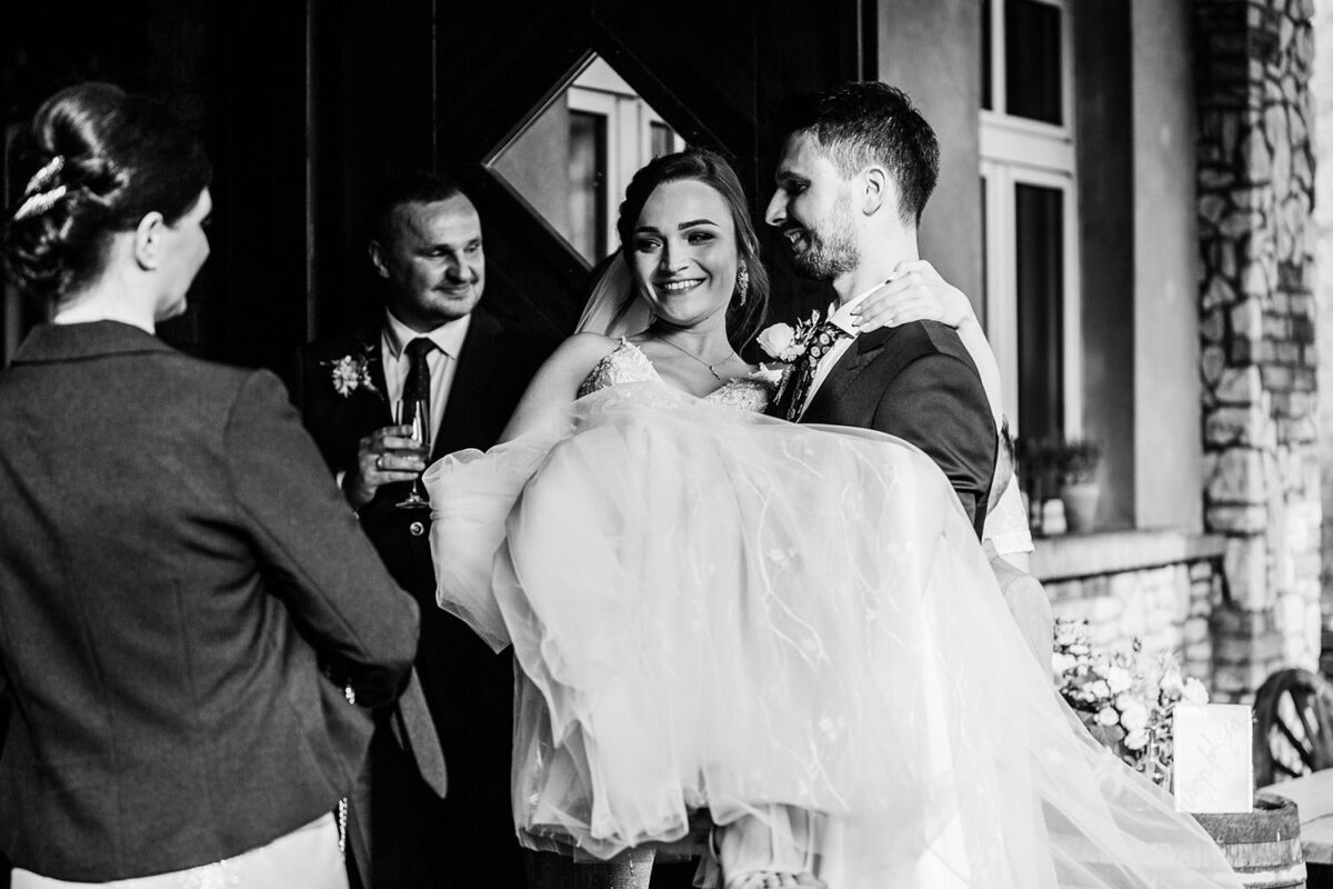 wesele w Dworzyszcze Wola, wesele w Krakowie, pierwszy taniec z konfetti