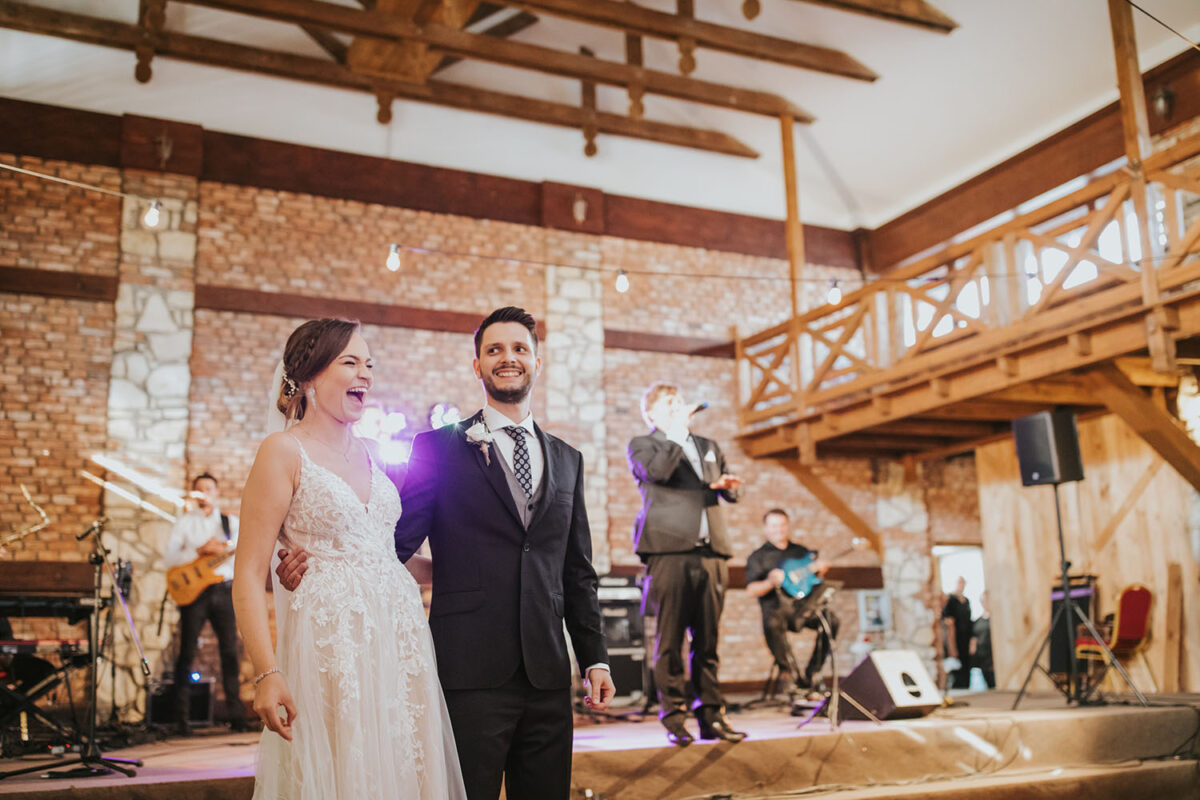 wesele w Dworzyszcze Wola, wesele w Krakowie, pierwszy taniec z konfetti