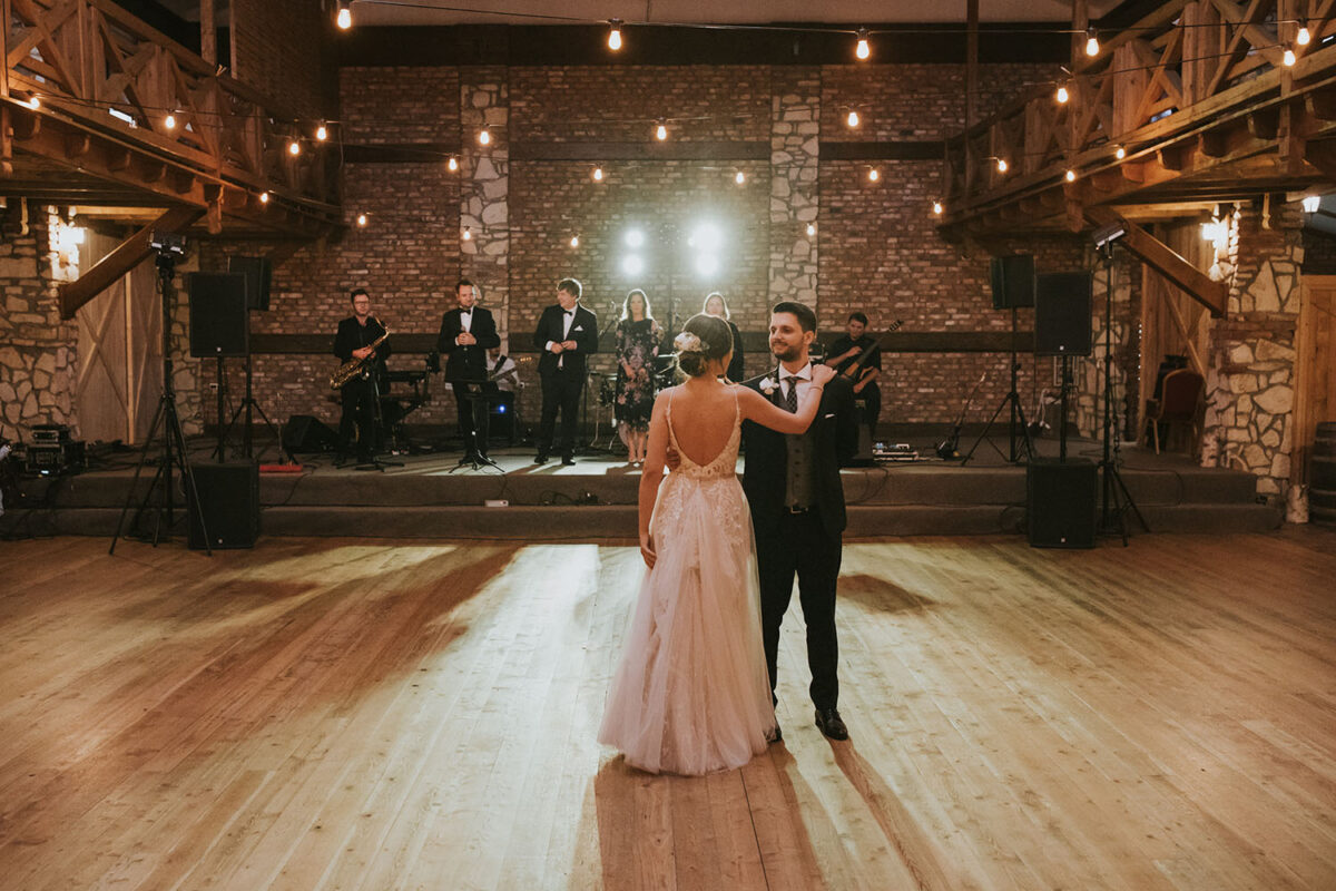 wesele w Dworzyszcze Wola, wesele w Krakowie, pierwszy taniec z konfetti