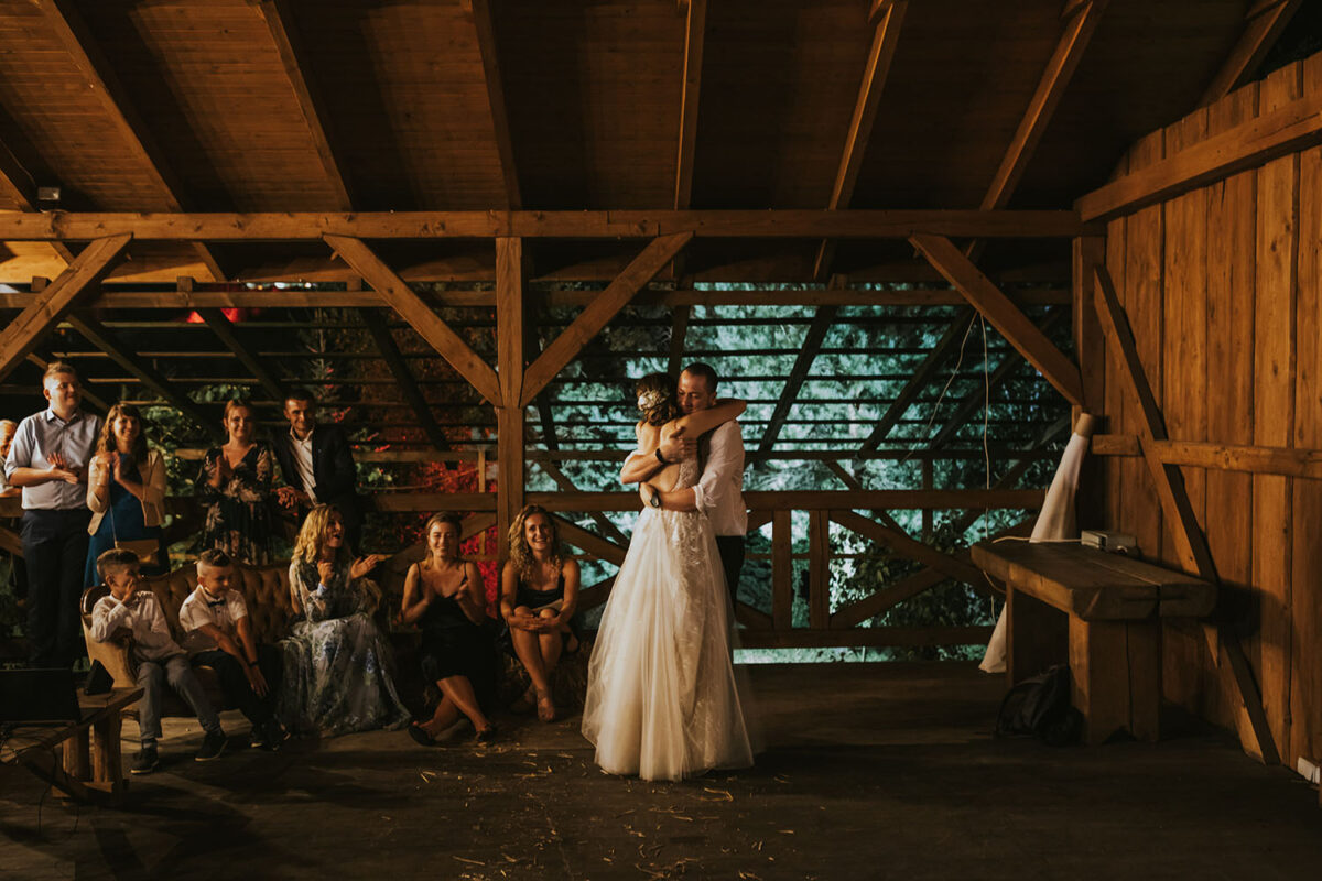 wesele w Dworzyszcze Wola, wesele w Krakowie, pierwszy taniec z konfetti