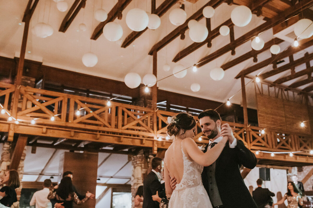 wesele w Dworzyszcze Wola, wesele w Krakowie, pierwszy taniec z konfetti