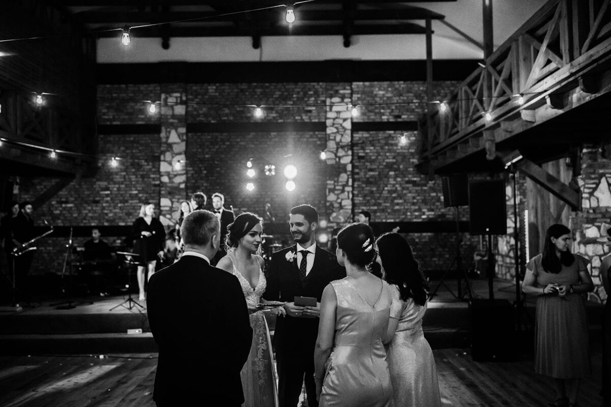 wesele w Dworzyszcze Wola, wesele w Krakowie, pierwszy taniec z konfetti