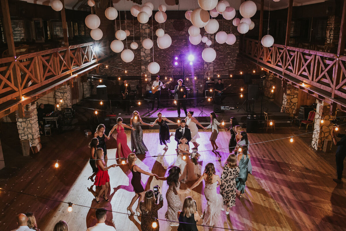 wesele w Dworzyszcze Wola, wesele w Krakowie, pierwszy taniec z konfetti