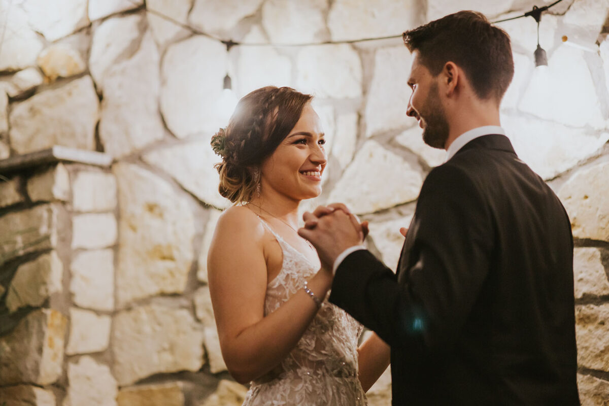 wesele w Dworzyszcze Wola, wesele w Krakowie, pierwszy taniec z konfetti