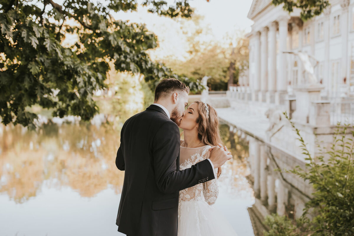 sesja ślubna w Łazienkach Królewskich, sesja ślubna w Warszawie, sesja ślubna w mieście