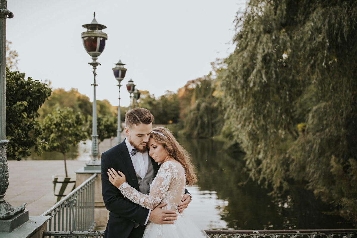 sesja ślubna w Łazienkach Królewskich, sesja ślubna w Warszawie, sesja ślubna w mieście