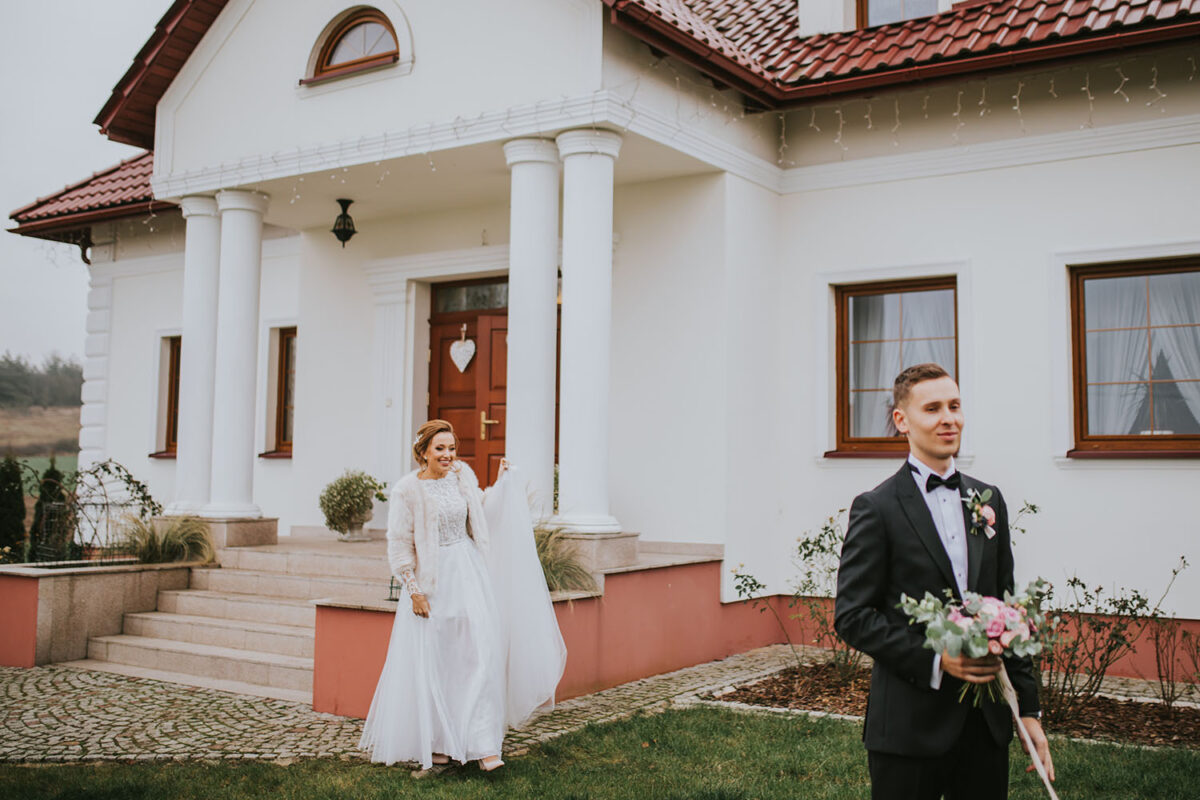 first look w ogrodzie, fotograf ślubny Kielce, przysięga małżeńska
