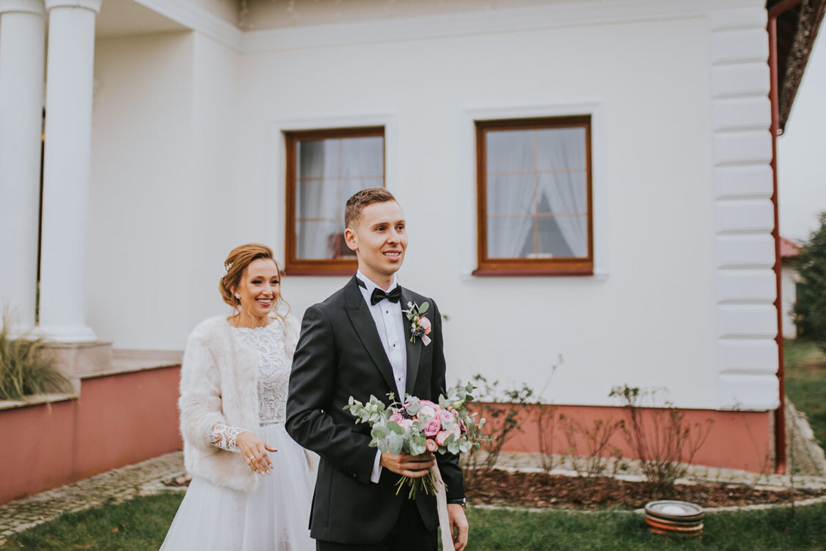 first look w ogrodzie, fotograf ślubny Kielce, przysięga małżeńska