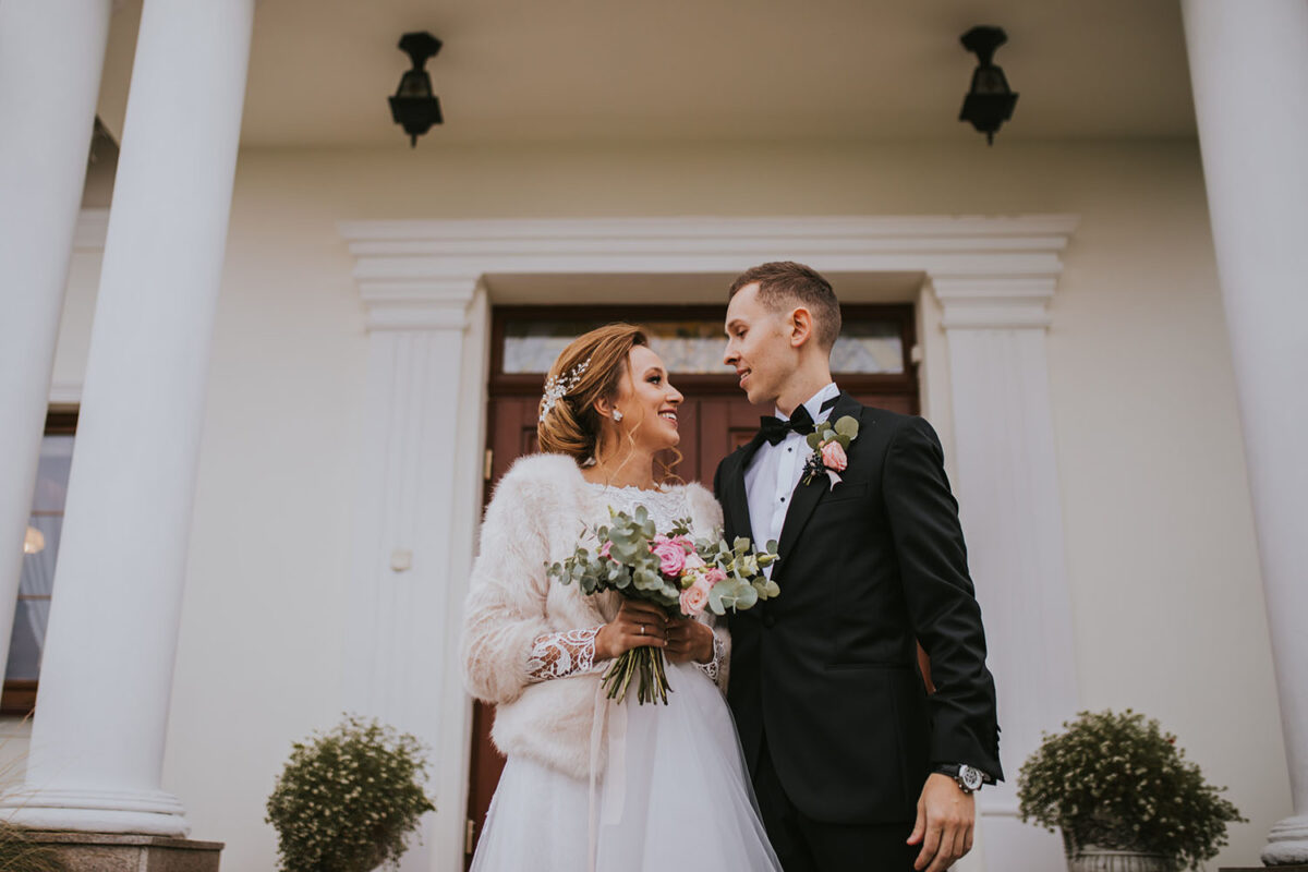 first look w ogrodzie, fotograf ślubny Kielce, przysięga małżeńska