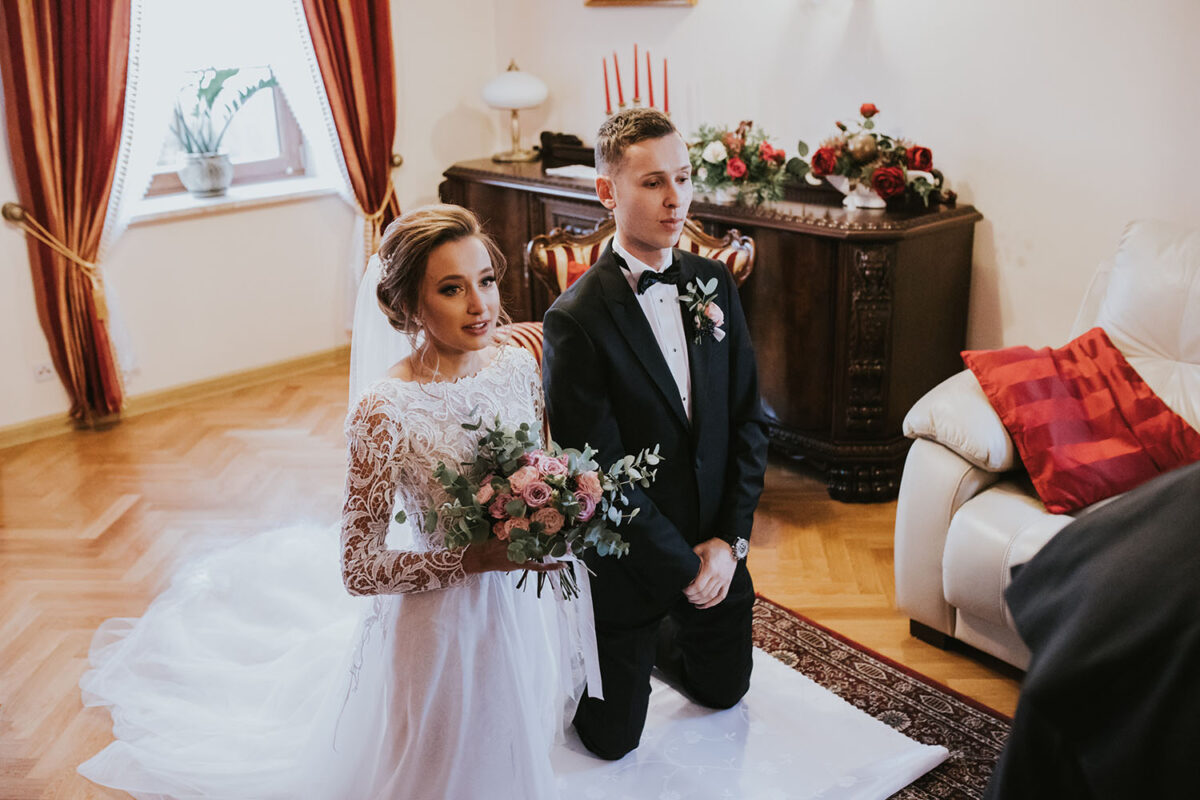first look w ogrodzie, fotograf ślubny Kielce, przysięga małżeńska