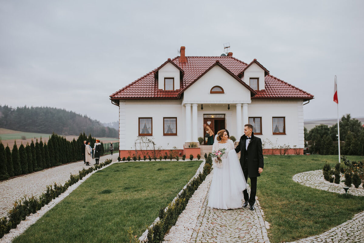first look w ogrodzie, fotograf ślubny Kielce, przysięga małżeńska