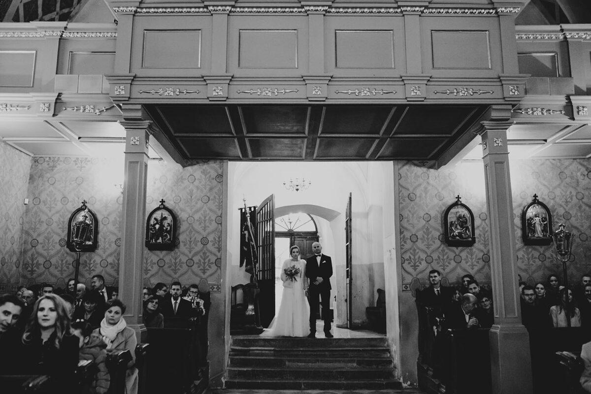 first look w ogrodzie, fotograf ślubny Kielce, przysięga małżeńska