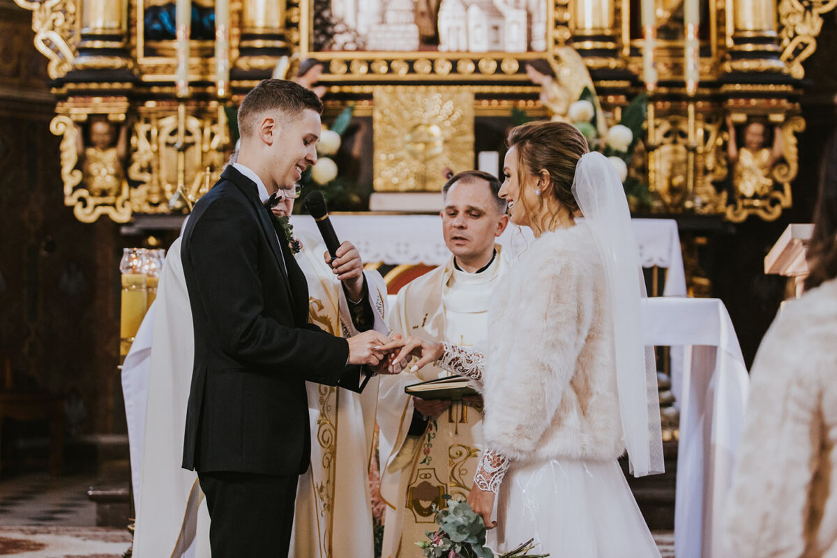 first look w ogrodzie, fotograf ślubny Kielce, przysięga małżeńska