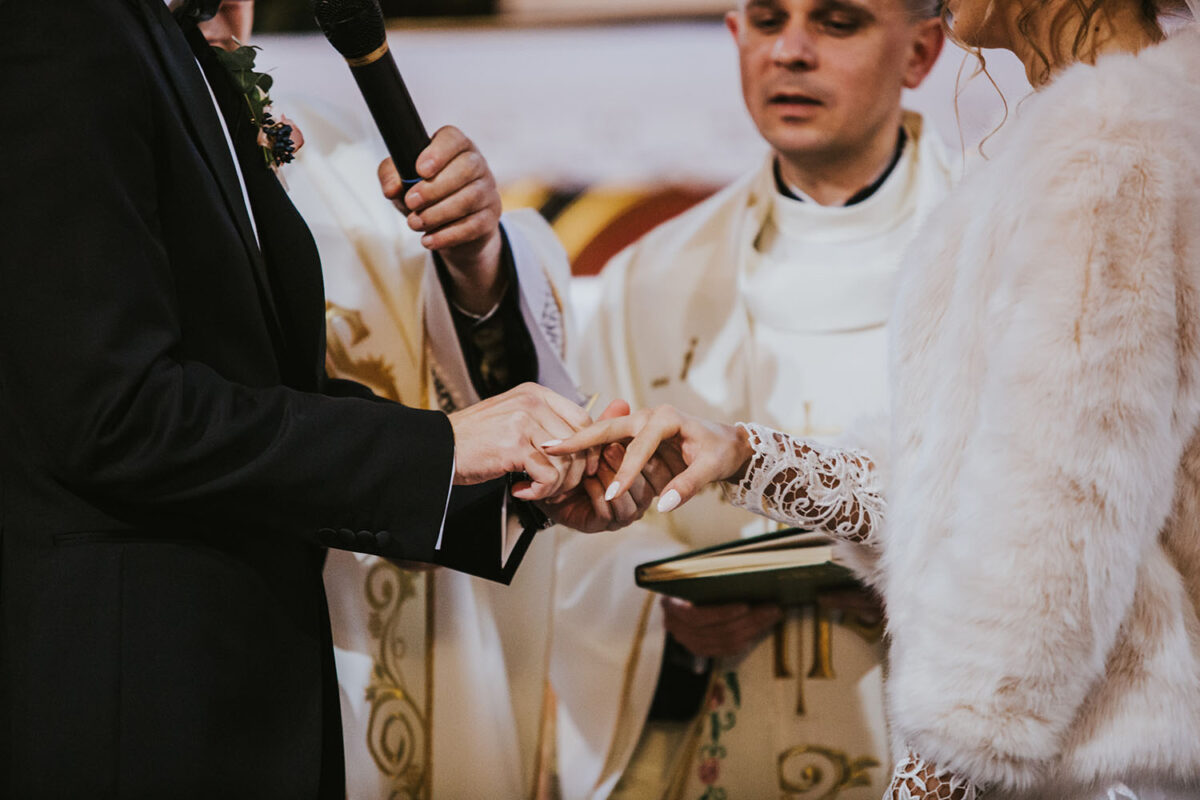 first look w ogrodzie, fotograf ślubny Kielce, przysięga małżeńska