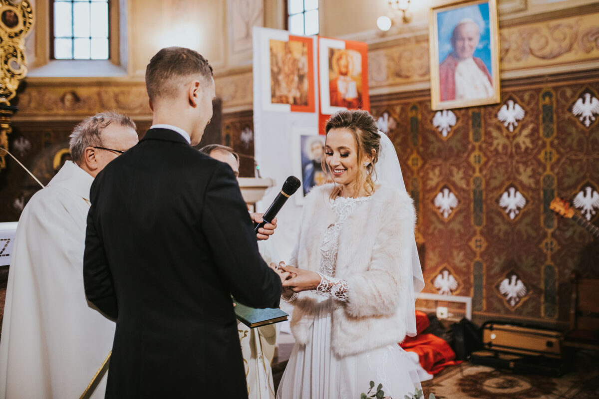 first look w ogrodzie, fotograf ślubny Kielce, przysięga małżeńska