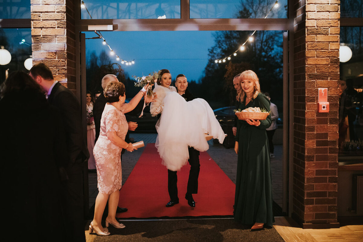 fotograf ślubny Kielce, portret panny młodej, przyjęcie w Gościńcu za Borem