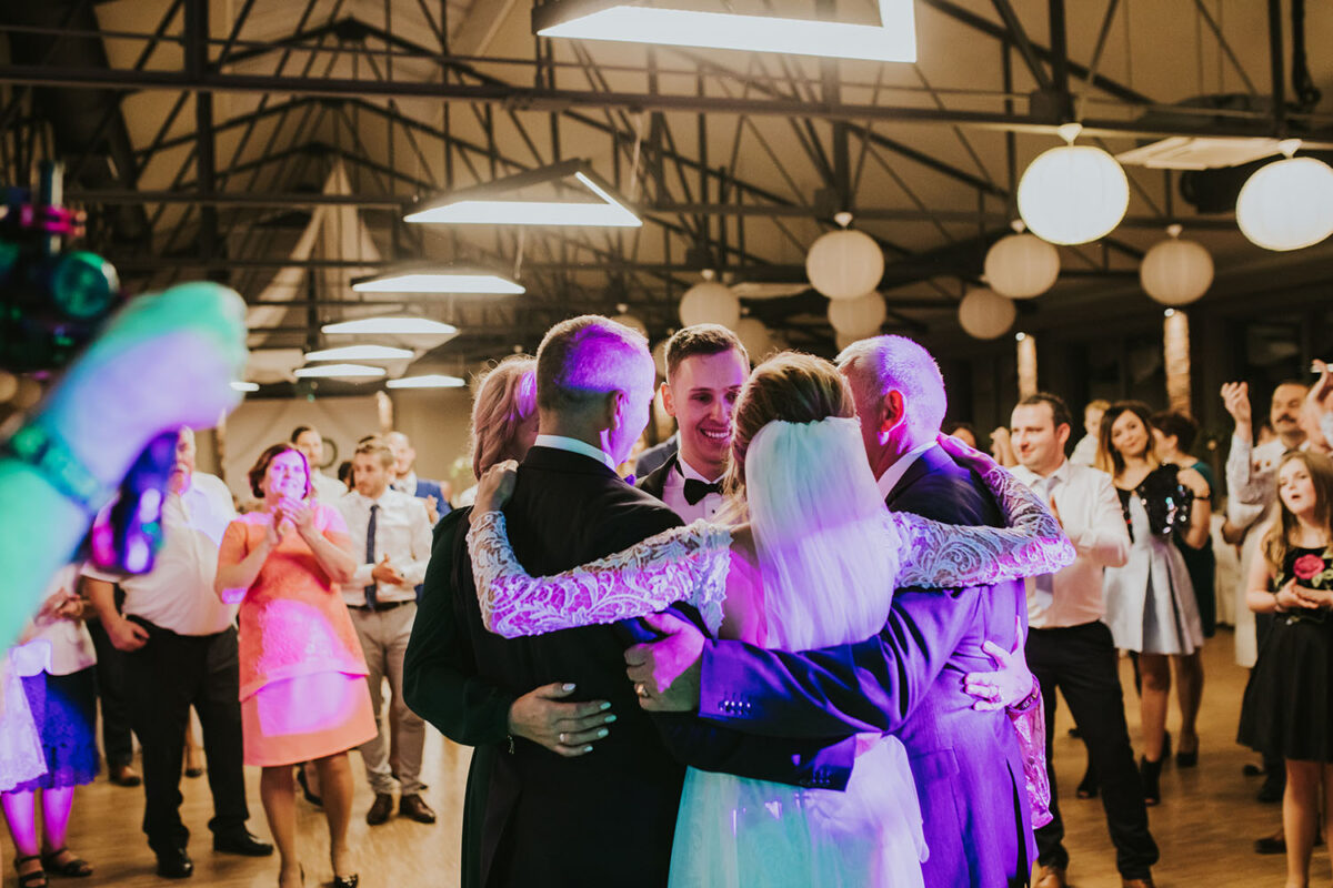 podziękowania dla rodziców, wesele w Gościńcu za Borem, fotograf ślubny Kielce