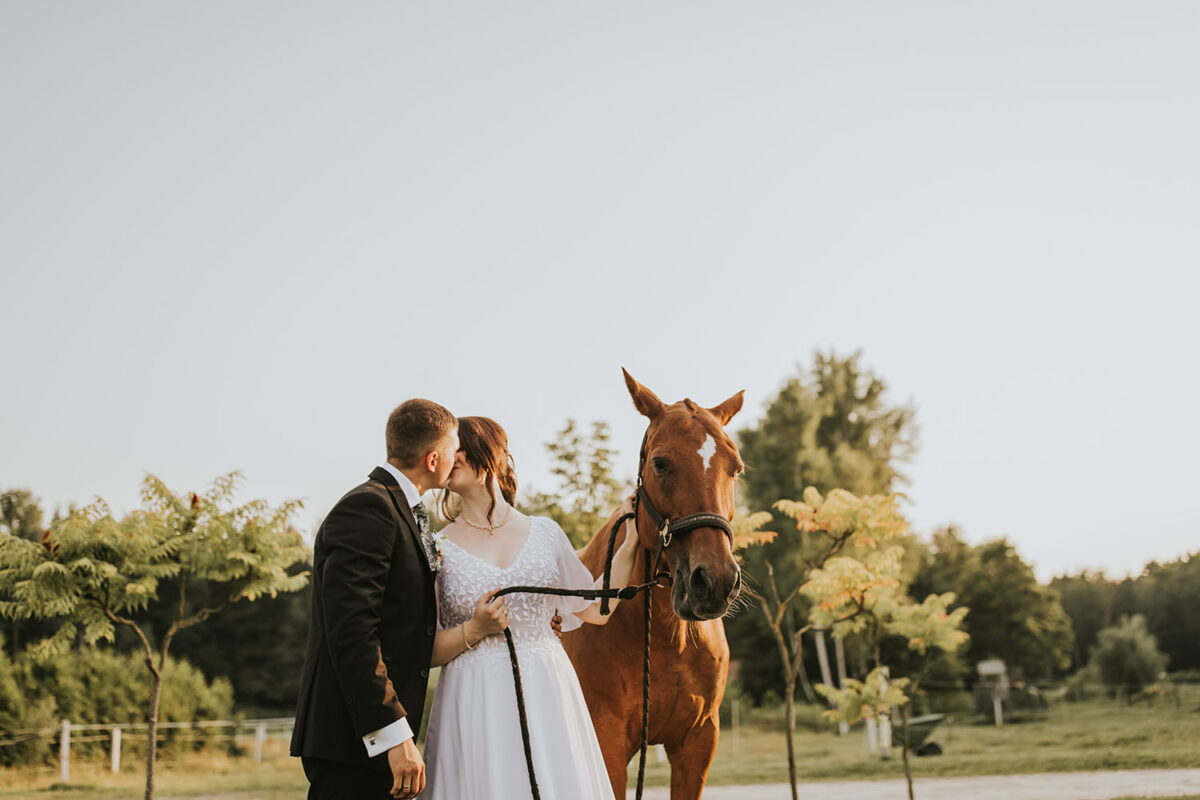 ślub w Warsaw Polo Club, sala weselna pod Warszawą, sesja z końmi