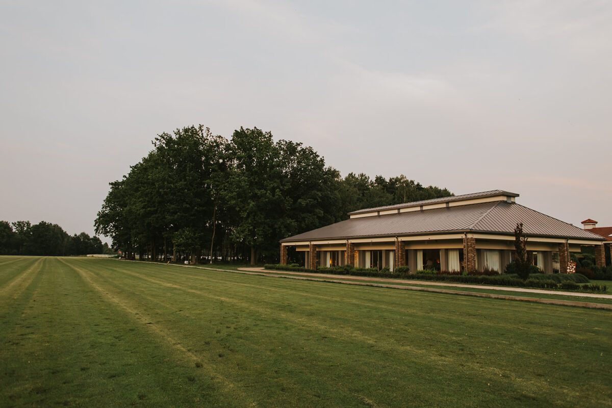 ślub w Warsaw Polo Club, sala weselna pod Warszawą, sesja z końmi