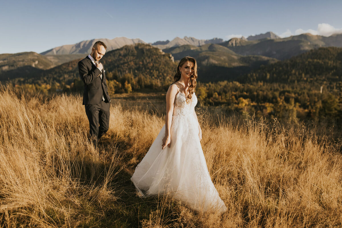 sesja ślubna w górach, sesja ślubna w Tatrach, suknia ślubna Carolina Prestige