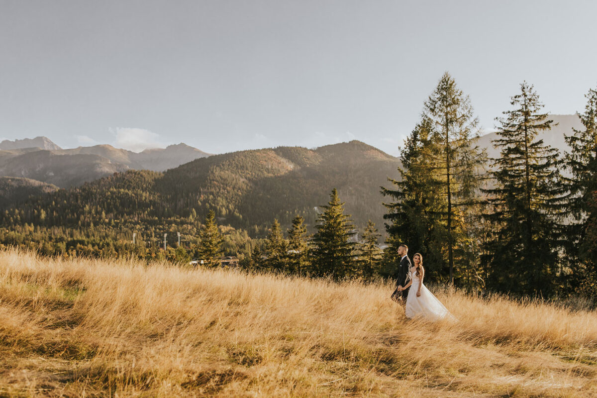 sesja ślubna w górach, sesja ślubna w Tatrach, suknia ślubna Carolina Prestige
