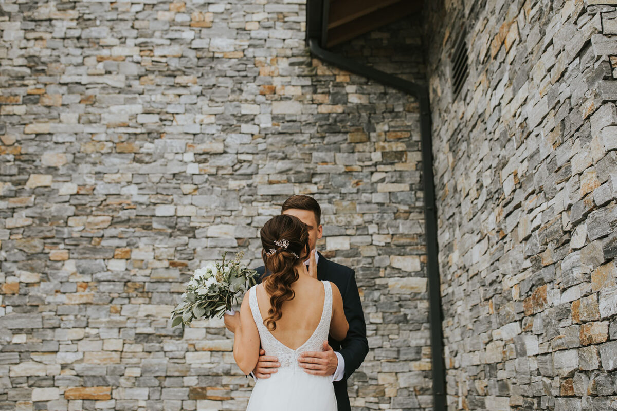 Szlachecki  Dwór w Pobiedniku, reportaż ślubny w Pobiedniku, przygotowania Panny Młodej